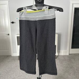 Lululemon Athletica Gray and Black Capris